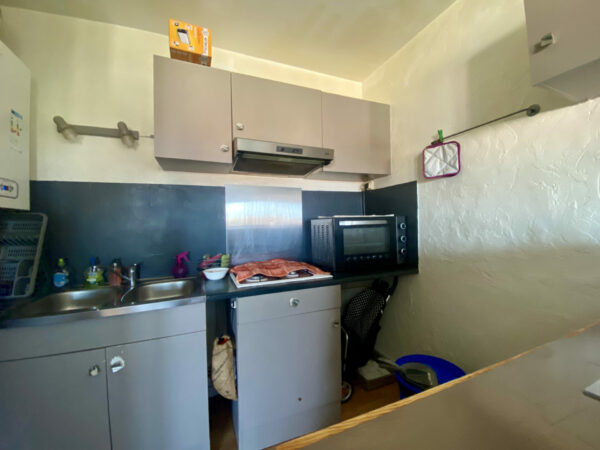 EN ENTREE DE VILLE - TYPE 2 AVEC CAVE ET STATIONNEMENT – Image 5