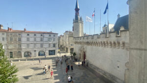 SECTEUR HOTEL DE VILLE - MAGNIFIQUE APPARTEMENT AVEC CAVE ET STATIONNEMENT !