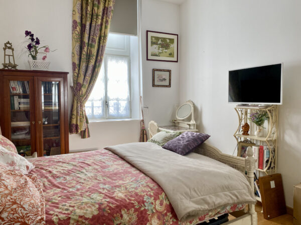 SECTEUR HOTEL DE VILLE - MAGNIFIQUE APPARTEMENT AVEC CAVE ET STATIONNEMENT ! – Image 9