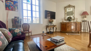 SECTEUR HOTEL DE VILLE - MAGNIFIQUE APPARTEMENT AVEC CAVE ET STATIONNEMENT !