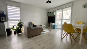 A QUELQUES PAS DES COMMODITES - TYPE 3 AVEC TERRASSE ET STATIONNEMENTS