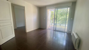 TYPE 3 EN DUPLEX AVEC TERRASSE ET STATIONNEMENTS