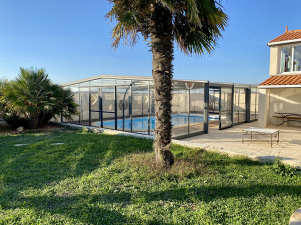VUE MER PANORAMIQUE POUR CETTE MAISON DE CINQ CHAMBRES – Image 10