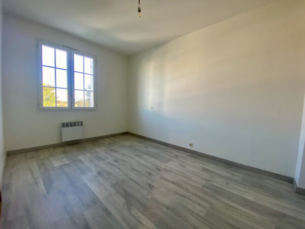 VUE MER PANORAMIQUE POUR CETTE MAISON DE CINQ CHAMBRES – Image 9