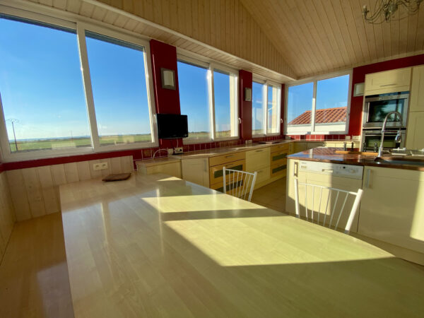 VUE MER PANORAMIQUE POUR CETTE MAISON DE CINQ CHAMBRES – Image 5
