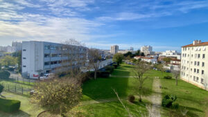 PROCHE COMMERCES ET COMMODITES - A 10 MN A PIEDS DU CENTRE VILLE