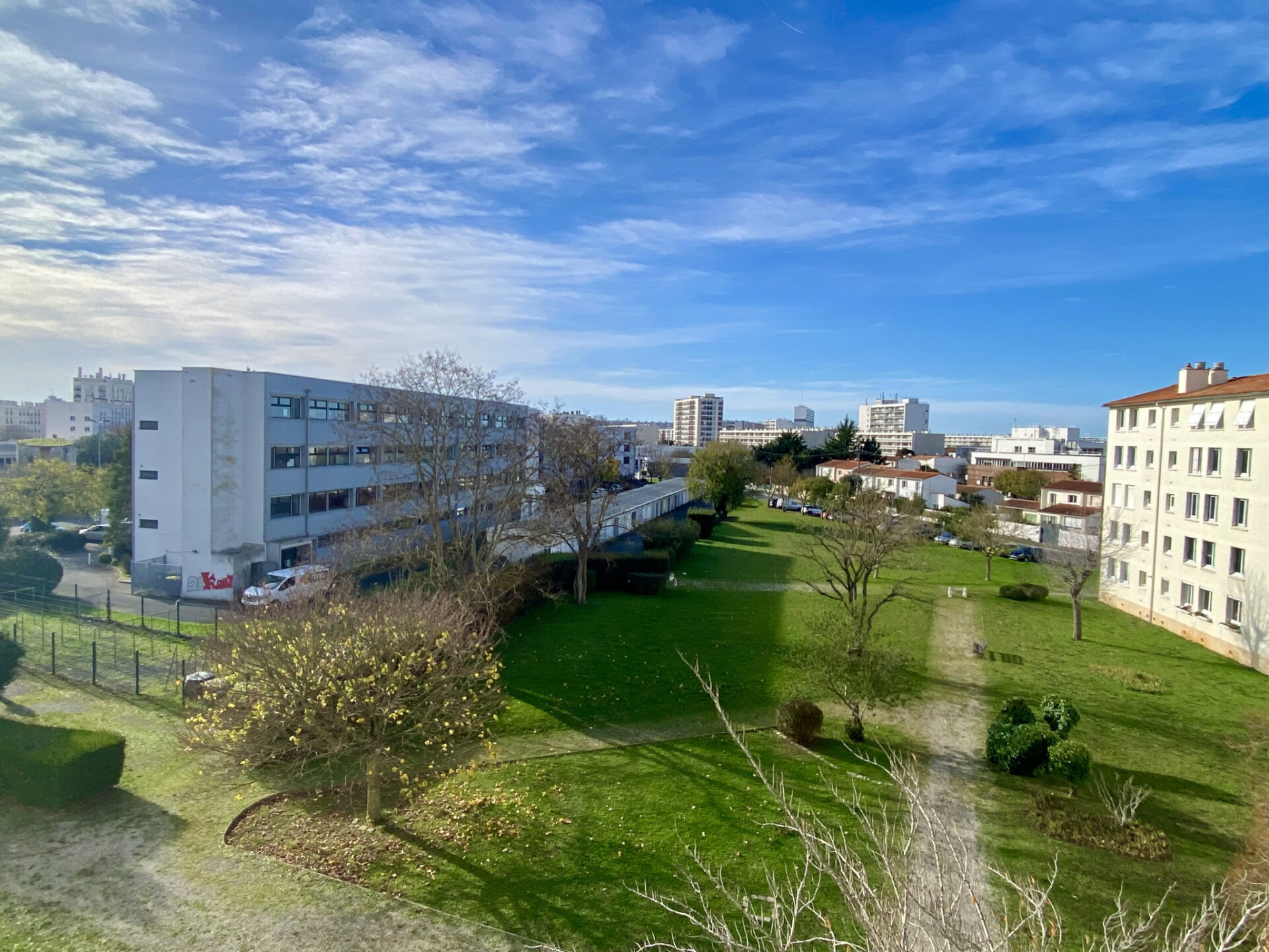 PROCHE COMMERCES ET COMMODITES - A 10 MN A PIEDS DU CENTRE VILLE