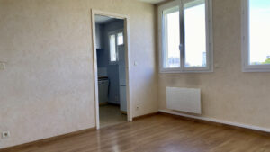 PROCHE CENTRE-VILLE - TYPE 3 ORIENTÉ EST-OUEST