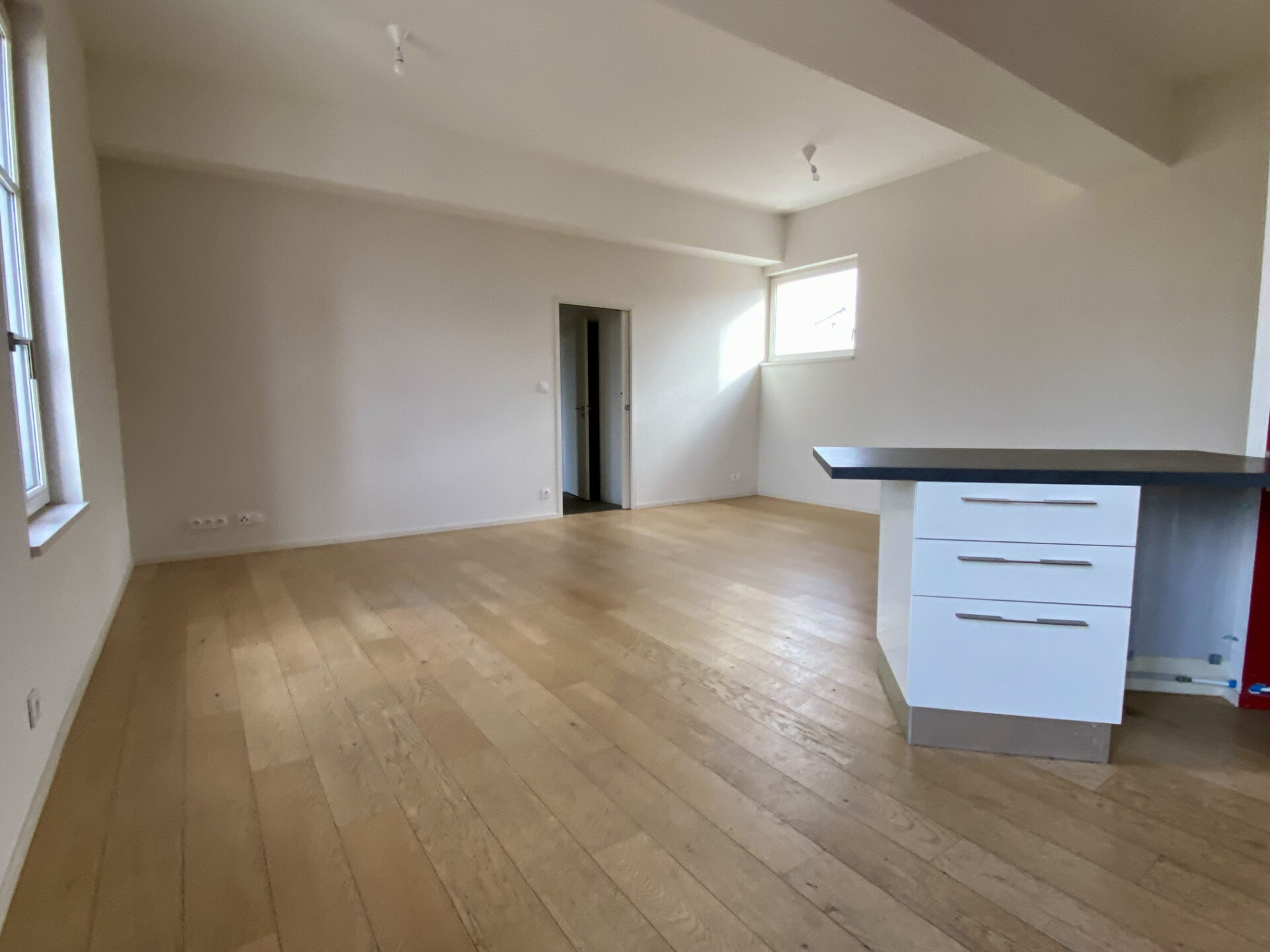 CENTRE VILLE - PROCHE MARCHE ET HOTEL DE VILLE – Image 5