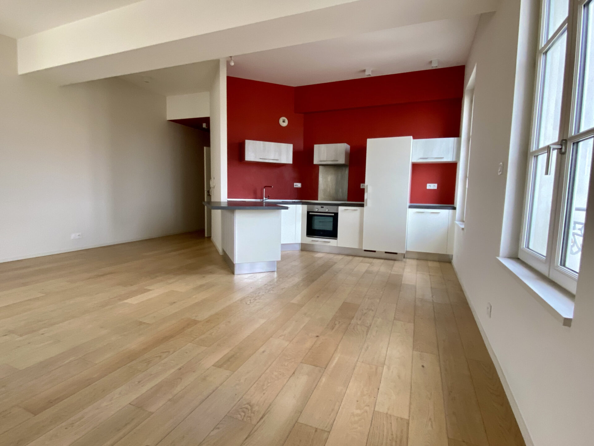 CENTRE VILLE - PROCHE MARCHE ET HOTEL DE VILLE – Image 3