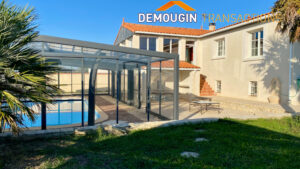 VUE MER PANORAMIQUE POUR CETTE MAISON DE CINQ CHAMBRES